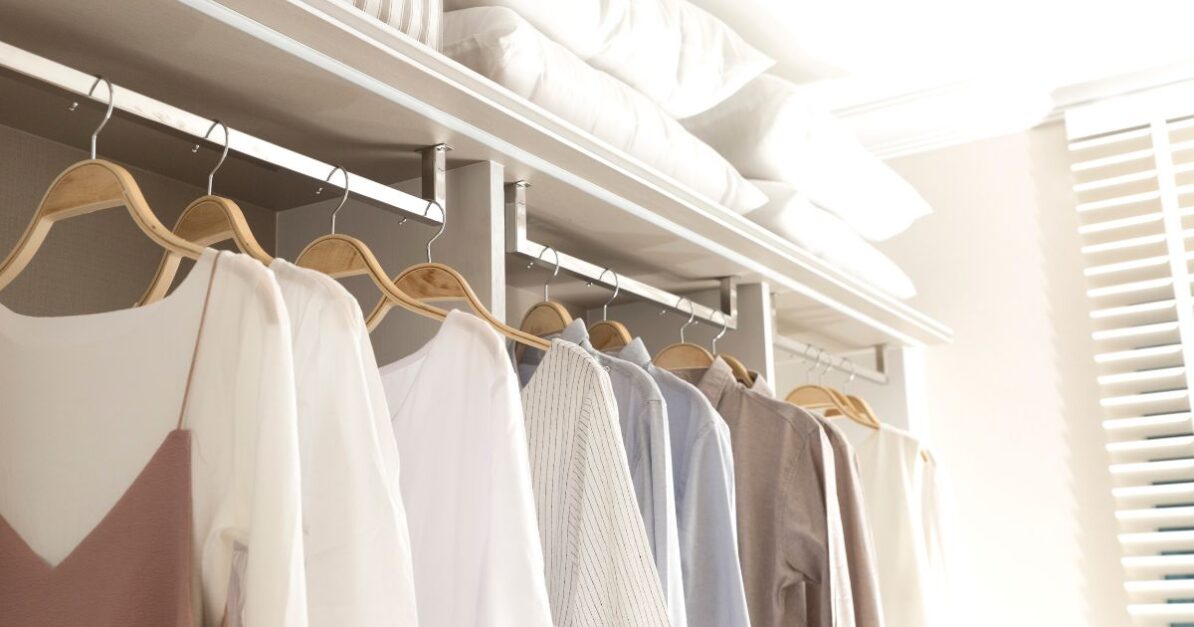 長年の“服の山”をスッキリ整理する方法