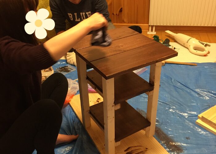 ベットサイドテーブルを家族でDIY